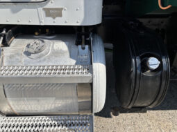 
										2015 Peterbilt 337 full									