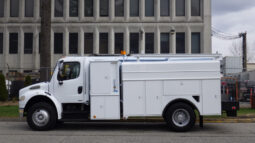 
										2006 Freightliner M2 106 full									