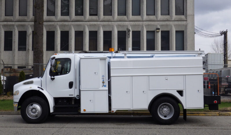 
								2006 Freightliner M2 106 full									