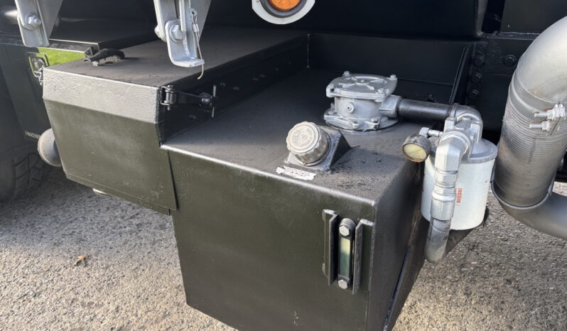 
								2013 Freightliner 114SD full									