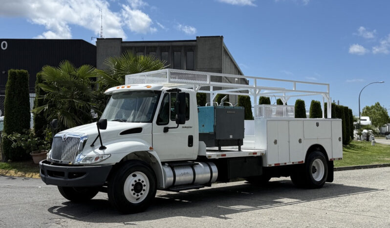 
								2011 International 4300 full									