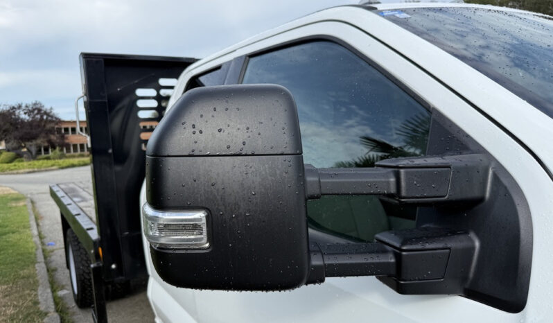 
								2023 Ford F-550 Super Duty full									