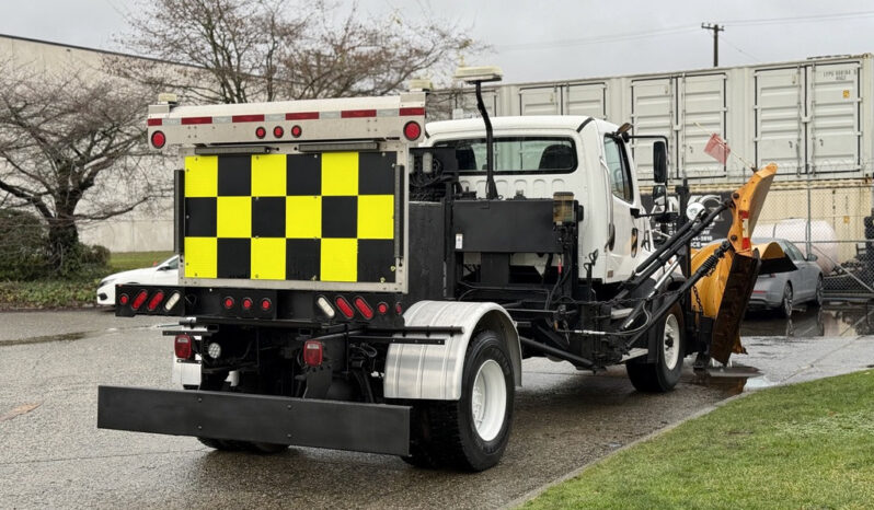 
								2016 Freightliner 108SD full									