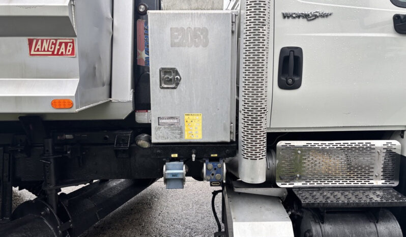 
								2011 International 7500 full									