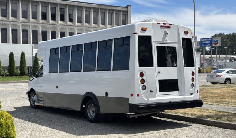 
								2020 Chevrolet Express 4500 full									