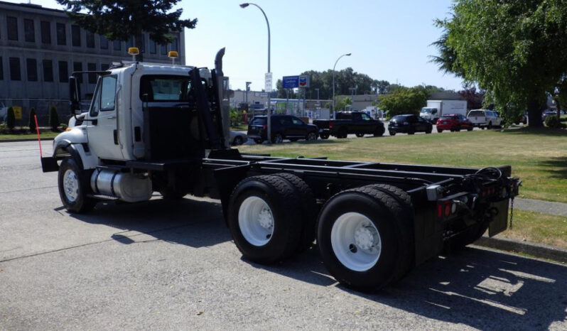
								2013 International 7400 full									