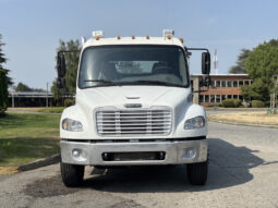 
										2004 Freightliner M2 106 full									