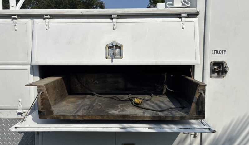 
								2004 Freightliner M2 106 full									