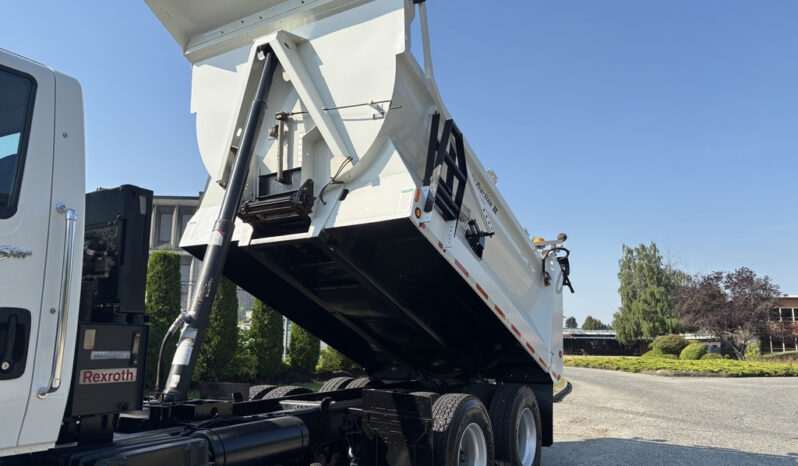 
								2013 International 7400 full									