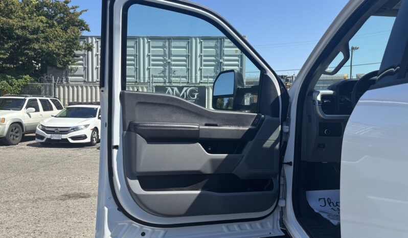 
								2023 Ford F-350 Super Duty full									