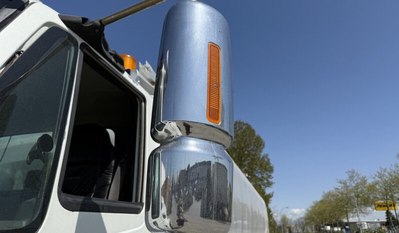 
								2009 International 7500 full									
