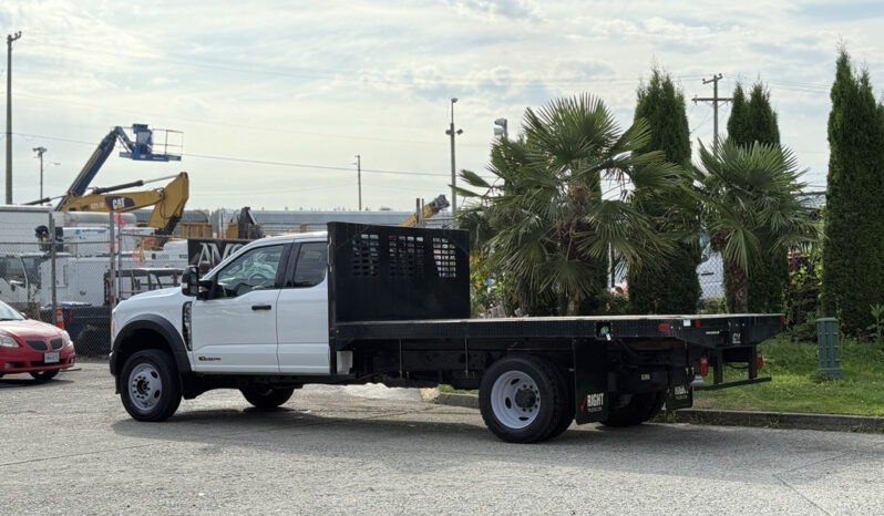 
								2023 Ford F-550 Super Duty full									