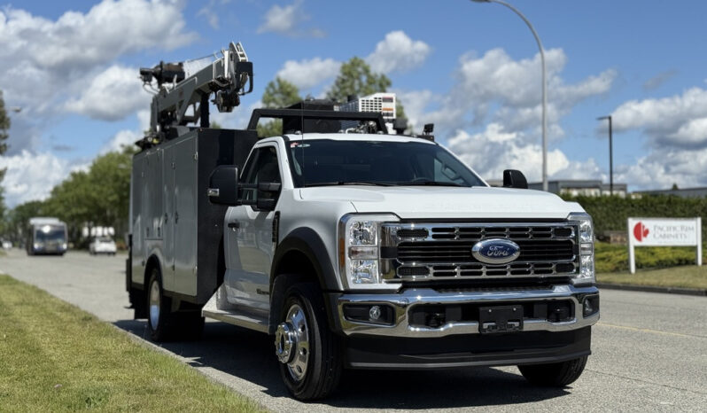 
								2023 Ford F-550 Super Duty full									