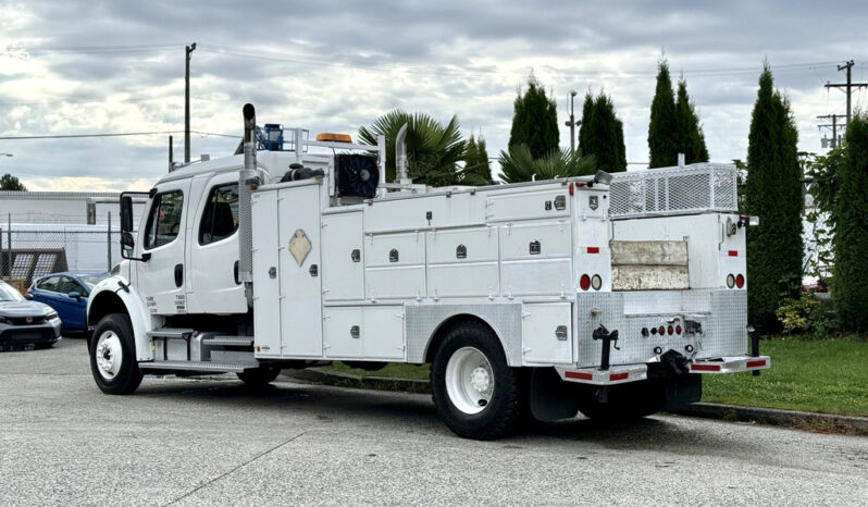 
								2005 Freightliner M2 106 full									