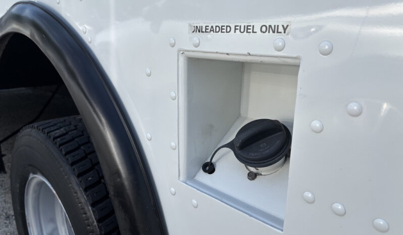 
								2012 Ford E-450 Super Duty full									