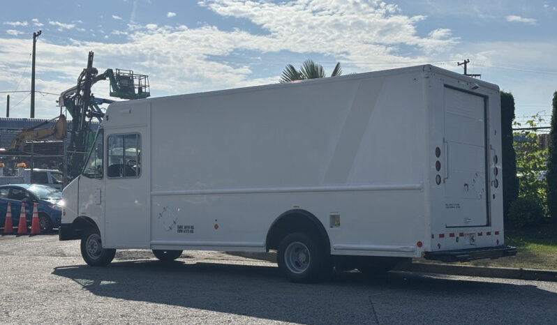 
								2012 Ford E-450 Super Duty full									