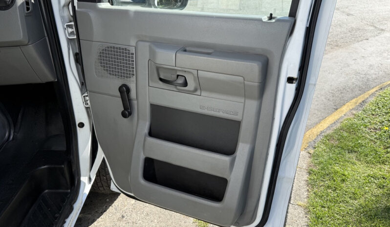 
								2013 Ford Econoline full									