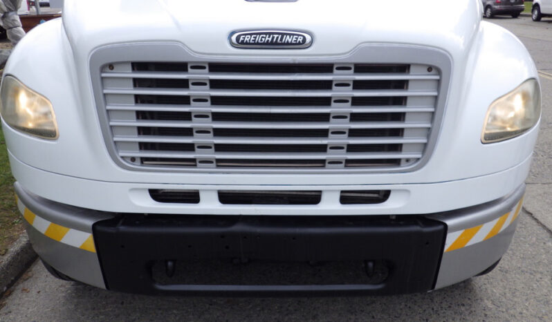 
								2006 Freightliner M2 106 full									