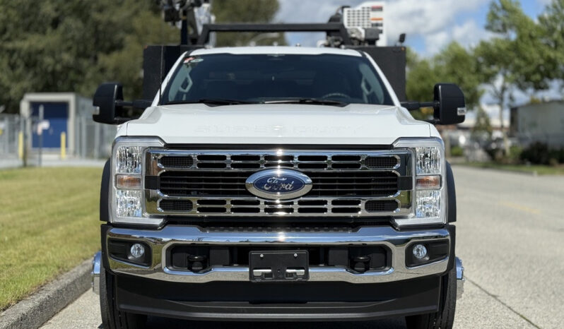 
								2023 Ford F-550 Super Duty full									