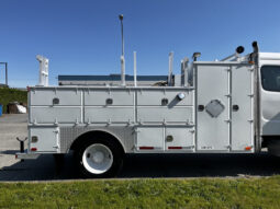 
										2004 Freightliner M2 106 full									