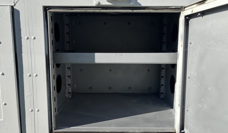 
								2005 Freightliner M2 106 full									