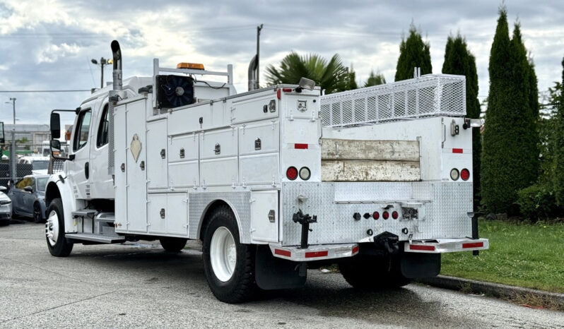 
								2005 Freightliner M2 106 full									