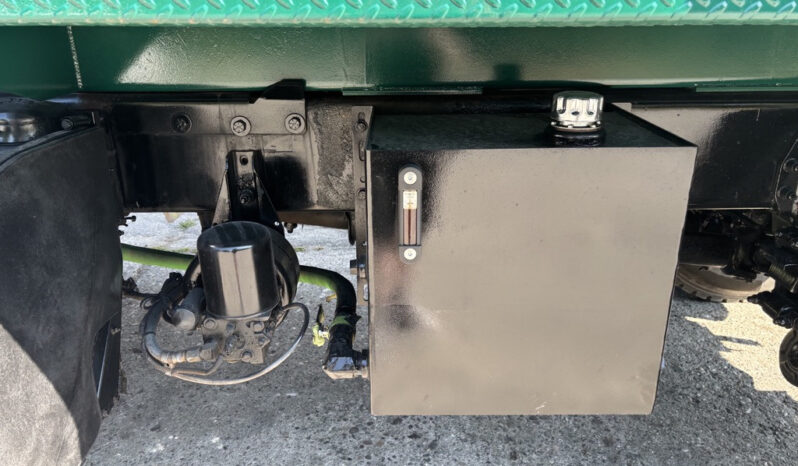 
								2015 Peterbilt 337 full									