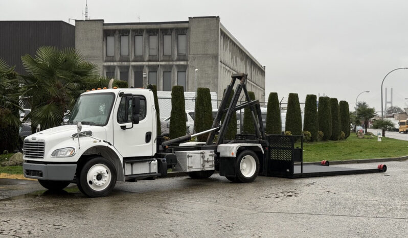 
								2019 Freightliner M2 106 full									