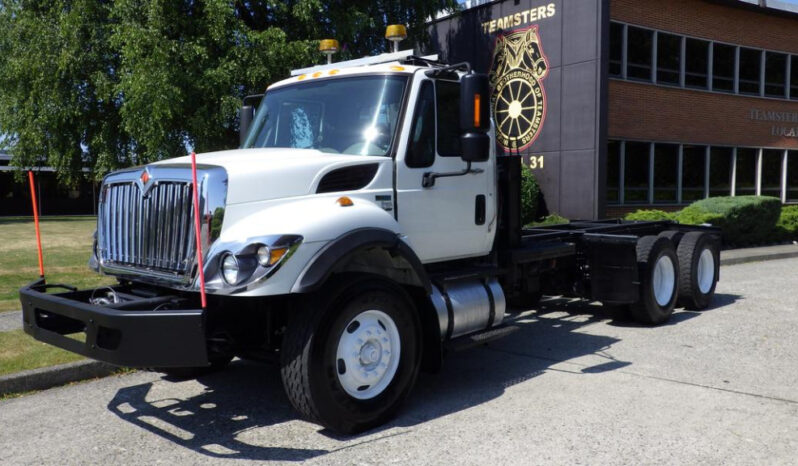 
								2013 International 7400 full									