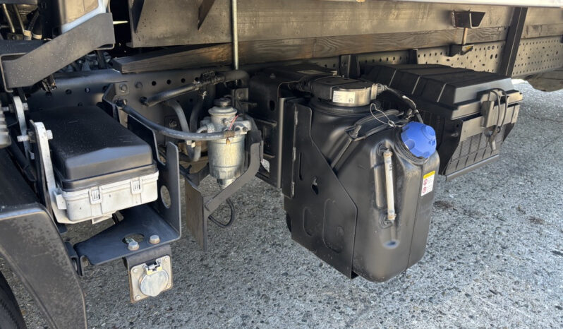 
								2022 Isuzu NRR full									