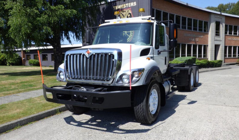 
								2013 International 7400 full									