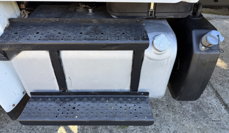 
								2012 Freightliner M2 106 full									