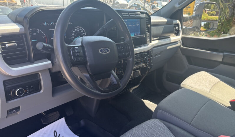 
								2023 Ford F-350 Super Duty full									