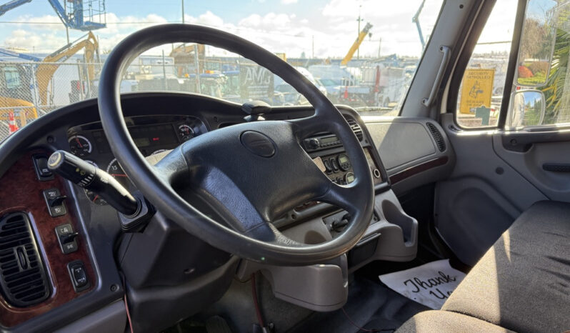 
								2012 Freightliner M2 106 full									
