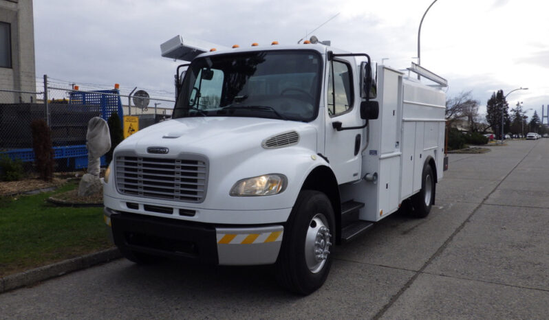 
								2006 Freightliner M2 106 full									