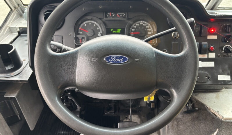 
								2012 Ford E-450 Super Duty full									