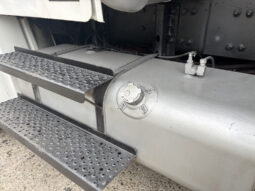 
										2006 Freightliner M2 106 full									