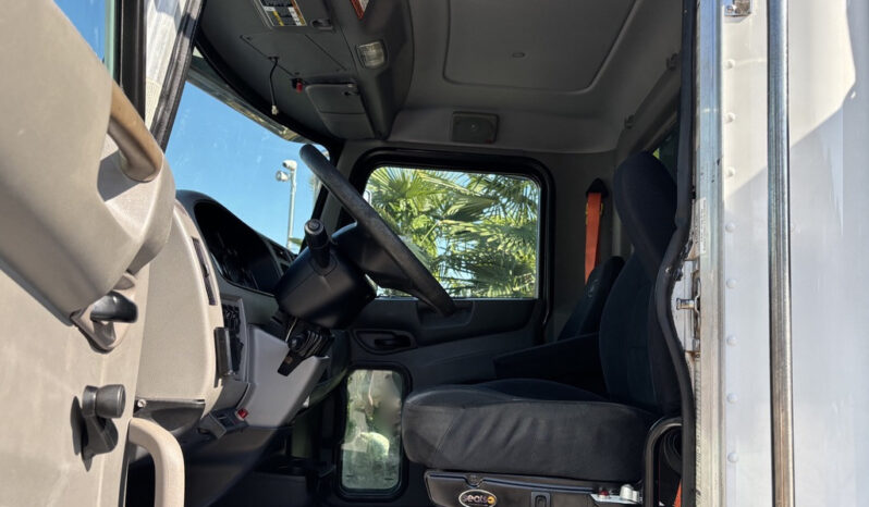 
								2015 Peterbilt 337 full									
