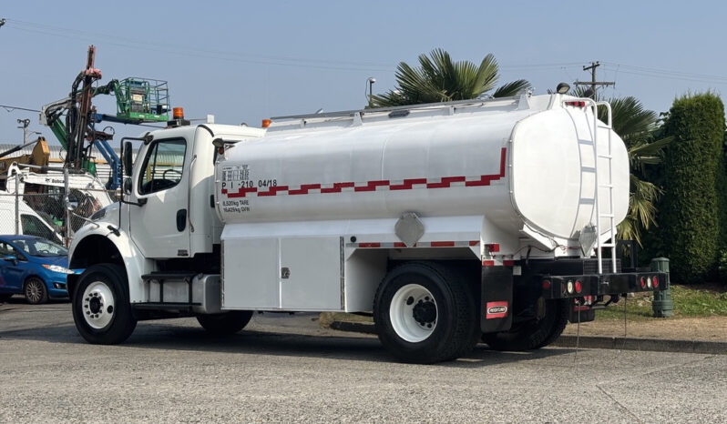 
								2010 Freightliner M2 106 full									