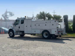 
										2004 Freightliner M2 106 full									