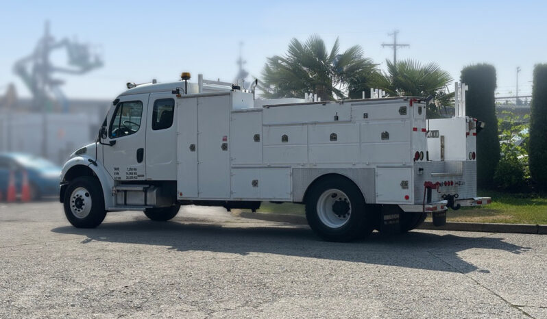 
								2004 Freightliner M2 106 full									