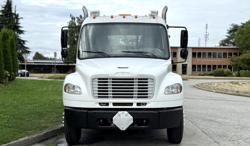 
								2005 Freightliner M2 106 full									