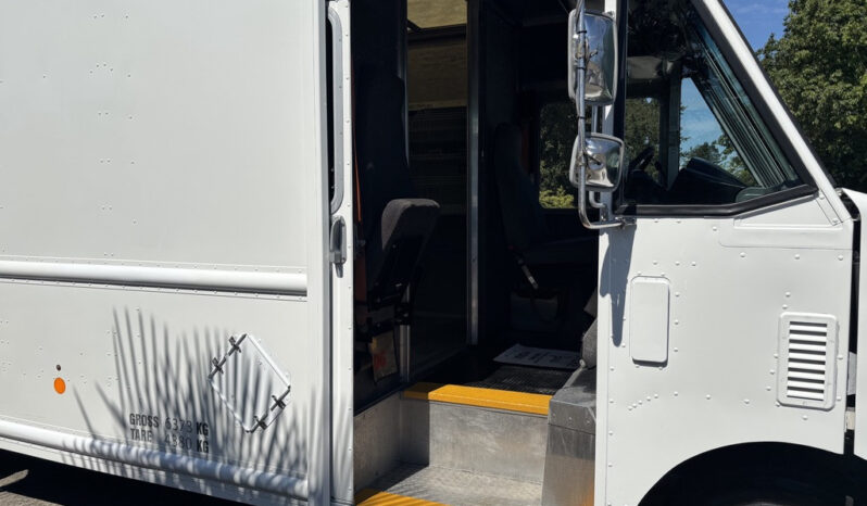 
								2011 Ford E-450 Super Duty full									