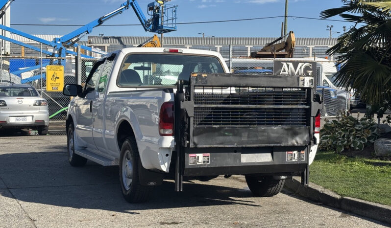 
								2006 Ford F-250 Super Duty full									