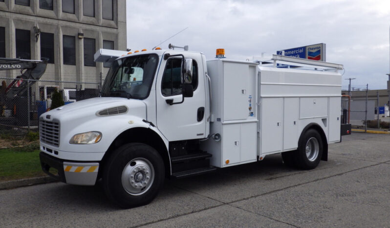 
								2006 Freightliner M2 106 full									