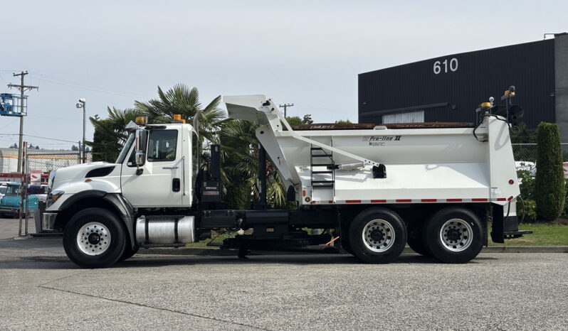 
								2013 International 7400 full									