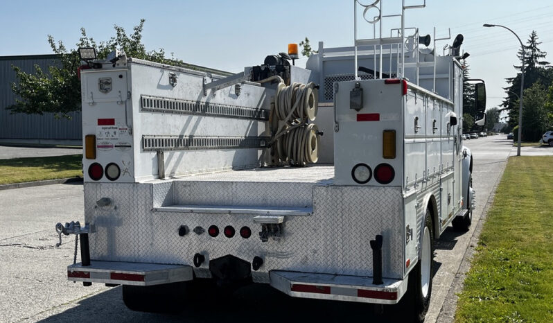 
								2004 Freightliner M2 106 full									