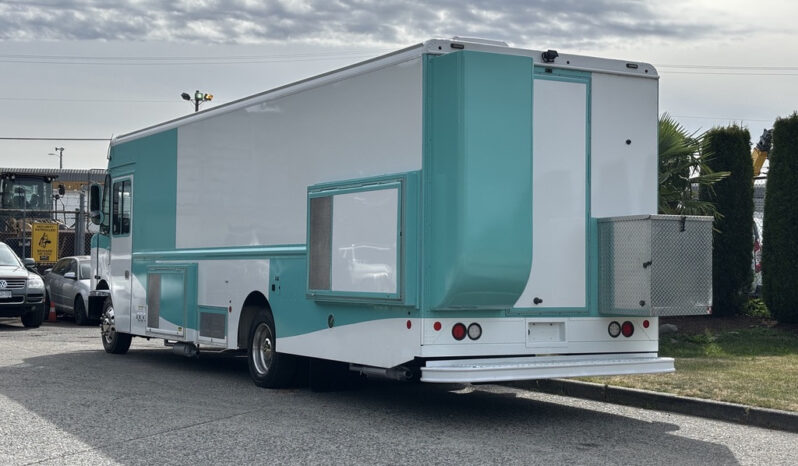 
								2020 Freightliner MT45 full									