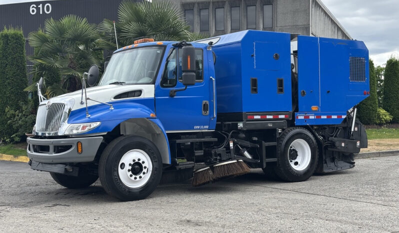 
								2013 International DuraStar full									
