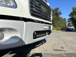 
										2006 Freightliner M2 106 full									